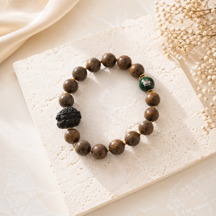 C15  Green Accent Bead Bracelet - Image 1